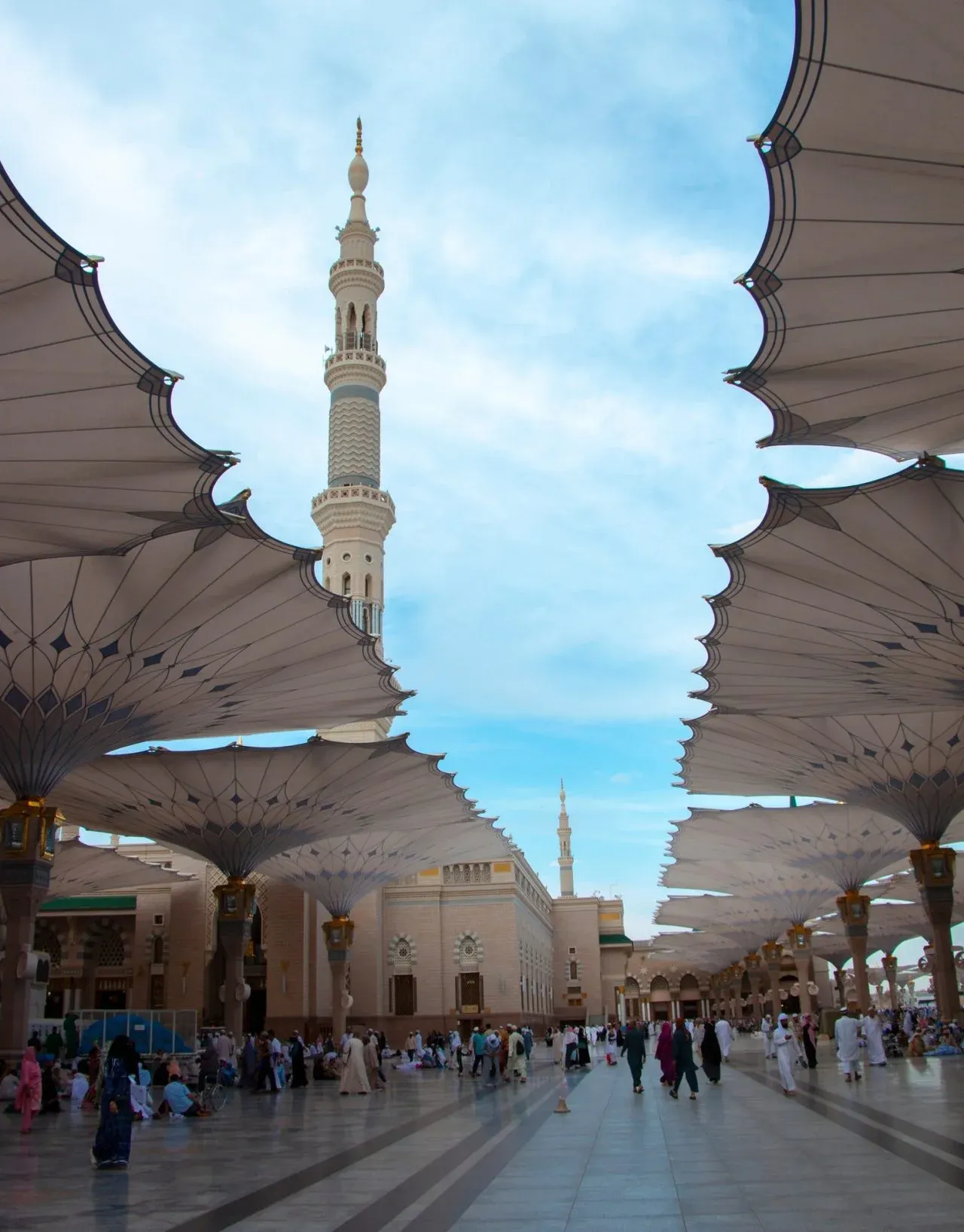 Al-Masjid an-Nabawi courtyard in Madinah for Rana Transportation Hajj & Umrah Taxi Service and Madinah Ziyarat transport