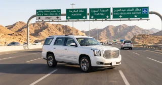 White GMC for Rana Transportation’s Umrah taxi service and private Makkah-to-Madinah taxi transfers